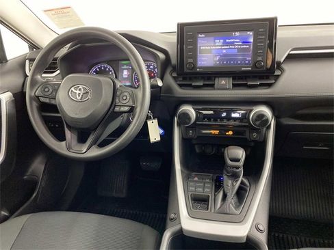 Used 2022 Toyota RAV4 LE image 14