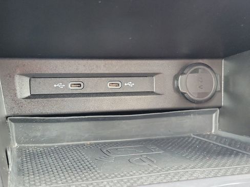 Used 2022 Volkswagen Tiguan SE R-Line image 20