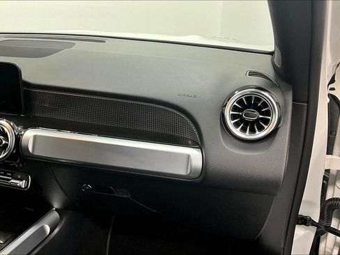 Used 2022 Mercedes-Benz GLB 250 image 19