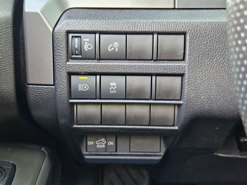 Used 2025 Toyota Tacoma SR5 AWD/4WD image 18