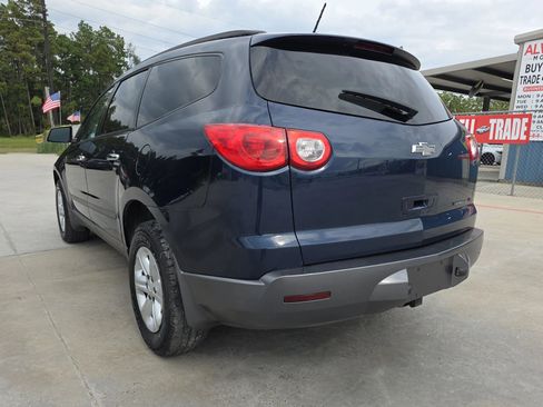 Used 2011 Chevrolet Traverse LS image 11
