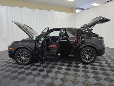 Certified 2025 Porsche Cayenne image 13