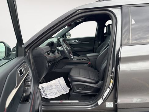 Used 2025 Ford Explorer ST-Line w/ ST-Line Street Pack AWD/4WD image 39