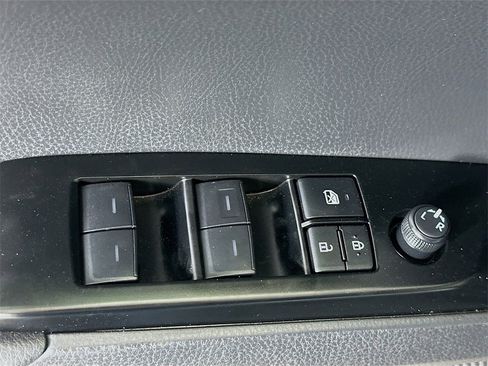 Used 2025 Toyota Camry SE image 20