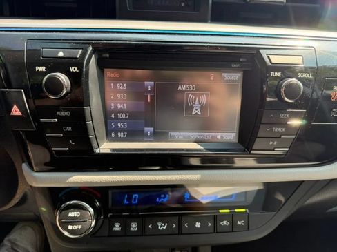 Used 2016 Toyota Corolla LE FWD image 23
