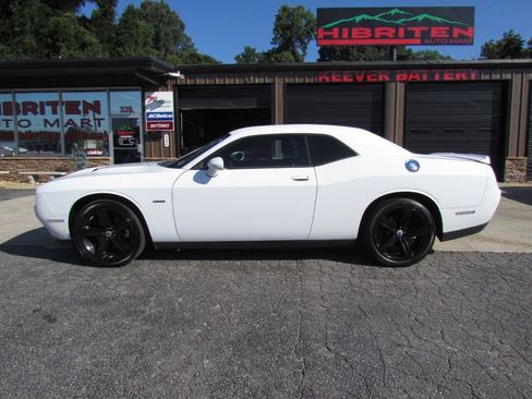 Used 2018 Dodge Challenger R/T RWD image 2