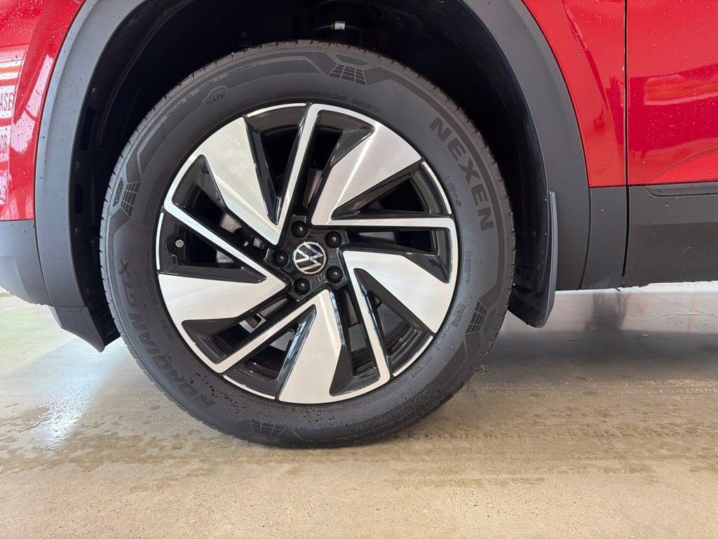 Used 2024 Volkswagen Atlas SE AWD/4WD image 29
