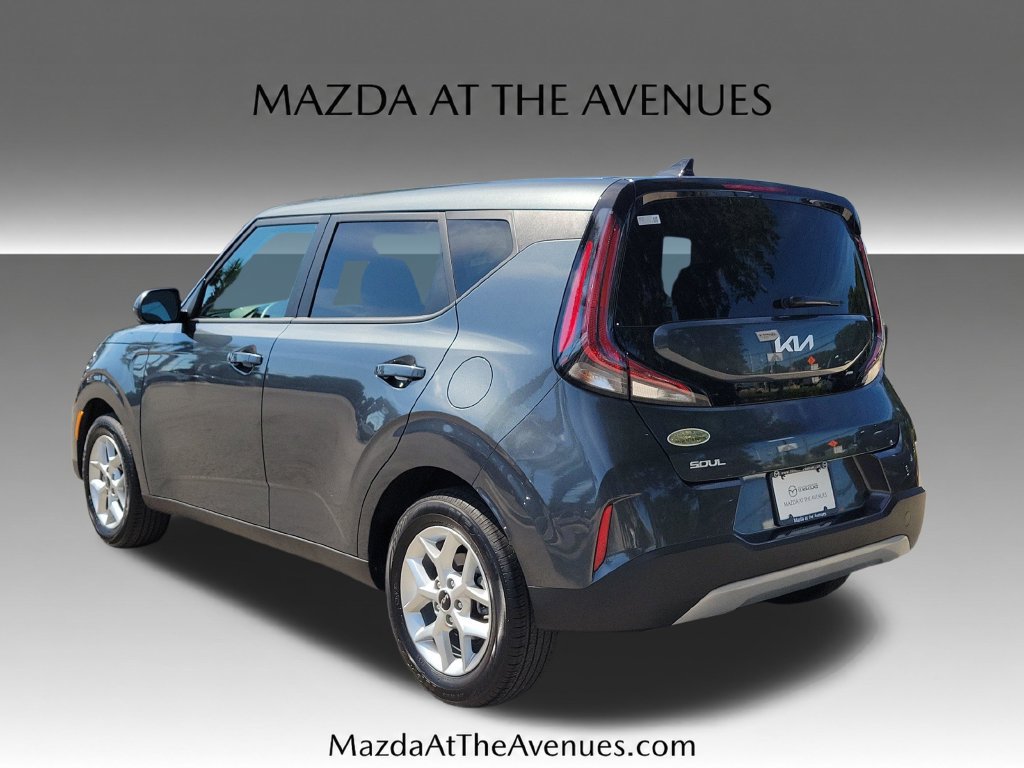 Used 2025 Kia Soul LX w/ LX Technology Package FWD image 5