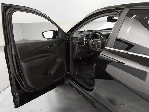 Used 2023 Chevrolet Equinox LT w/ Driver Convenience Package image 17