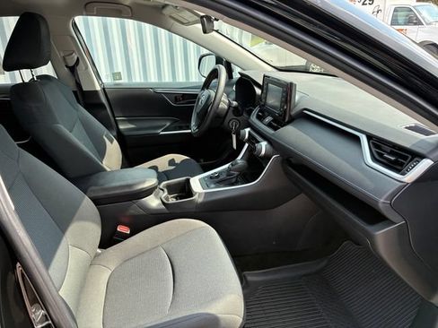 Used 2022 Toyota RAV4 LE AWD/4WD image 18