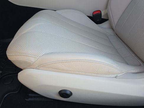 Used 2024 Mercedes-Benz CLE 300 4MATIC Cabriolet image 29