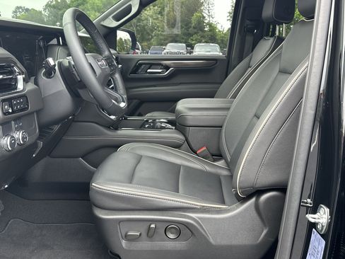 Used 2025 GMC Yukon Elevation RWD image 9