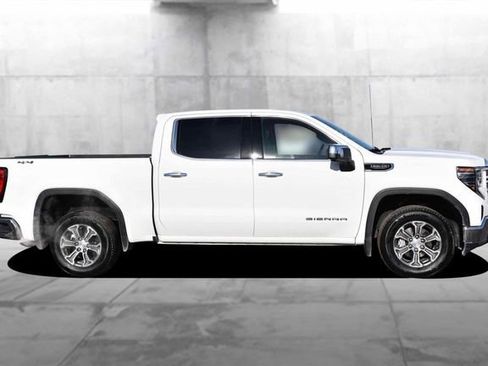 Used 2025 GMC Sierra 1500 SLT image 5