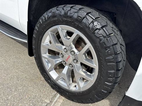 Used 2018 GMC Yukon XL SLT AWD/4WD image 14