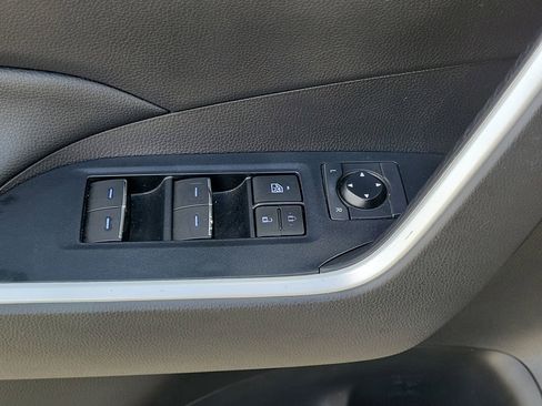 Used 2021 Toyota RAV4 XLE FWD image 26