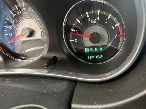 Used 2013 Chrysler 200 Touring FWD image 12