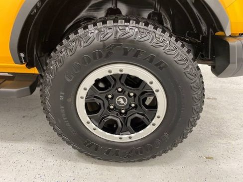 Used 2021 Ford Bronco Badlands image 9