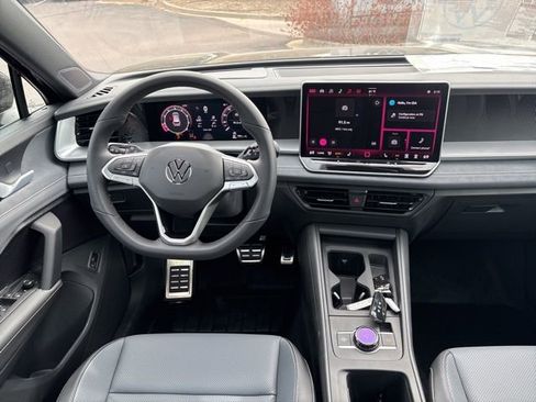 New 2026 Volkswagen Tiguan SE R-Line image 9