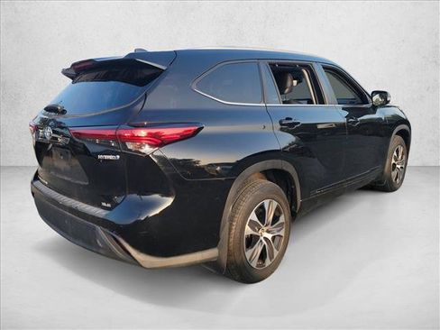 Used 2023 Toyota Highlander XLE image 5