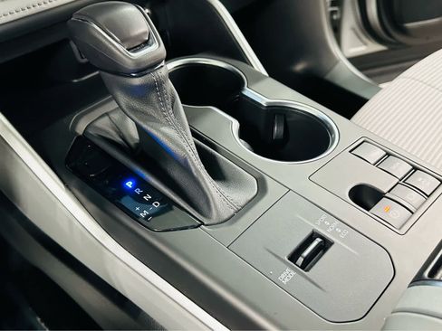 Certified 2023 Toyota Highlander LE image 11