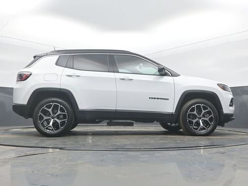 Used 2025 Jeep Compass Limited image 52