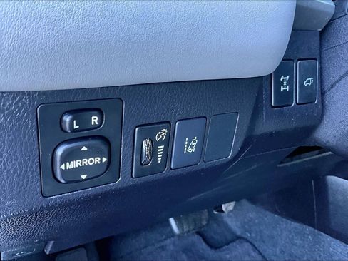 Used 2017 Toyota RAV4 XLE AWD/4WD image 33
