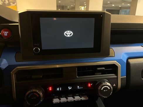 Used 2025 Toyota Tacoma TRD Off-Road image 21