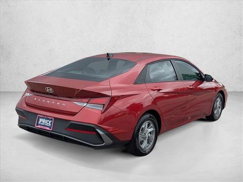 Certified 2026 Hyundai Elantra SE w/ Cargo Package FWD image 5