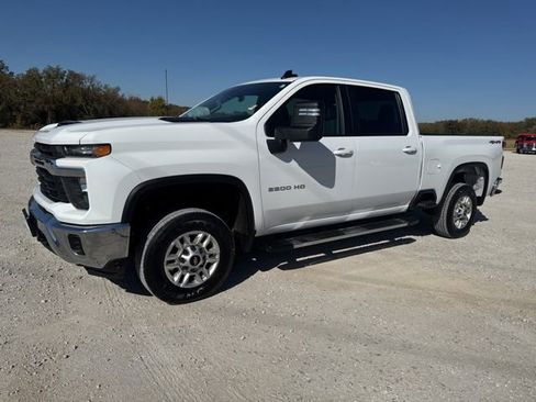 Used 2024 Chevrolet Silverado 2500 LT image 1