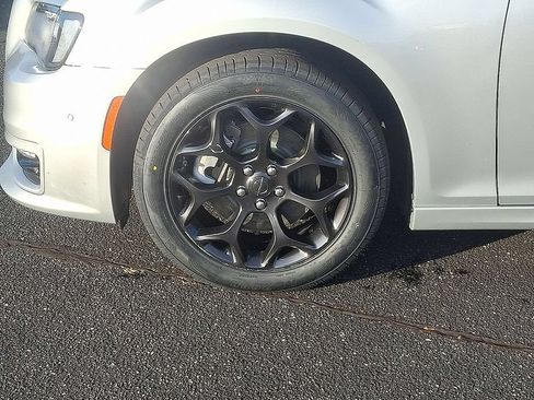Used 2023 Chrysler 300 Touring L w/ Popular Equipment Group AWD/4WD image 8
