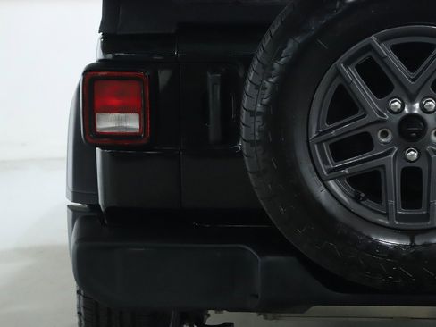 Used 2024 Jeep Wrangler Sport S image 40