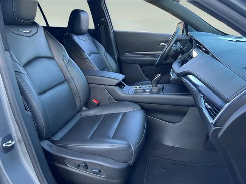 Certified 2023 Cadillac XT4 Luxury w/ Cold Weather Package FWD image 16