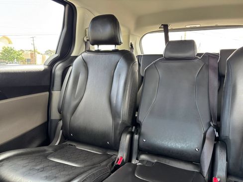 Used 2026 Kia Carnival FWD image 42