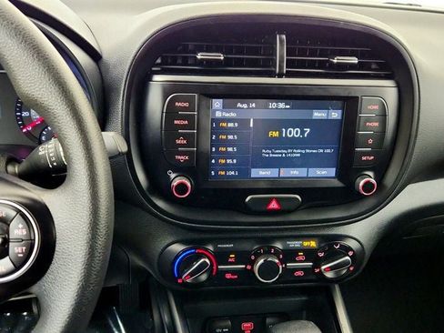 Used 2021 Kia Soul LX FWD image 17