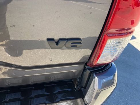 Used 2017 Toyota Tacoma TRD Sport image 7