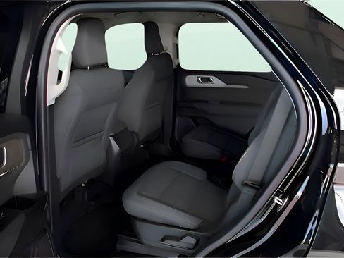 Used 2025 Ford Explorer Active image 18