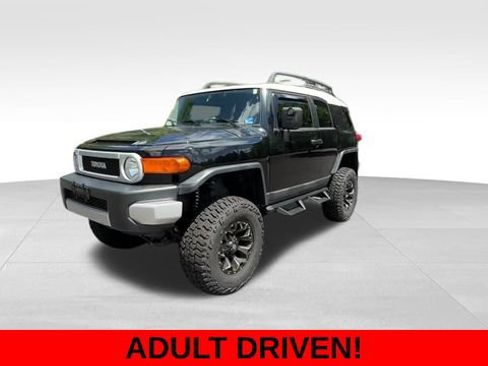 Used 2013 Toyota FJ Cruiser 4WD w/ Convenience Pkg image 2