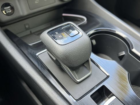 Used 2025 Nissan Rogue SL w/ SL Premium Package image 19