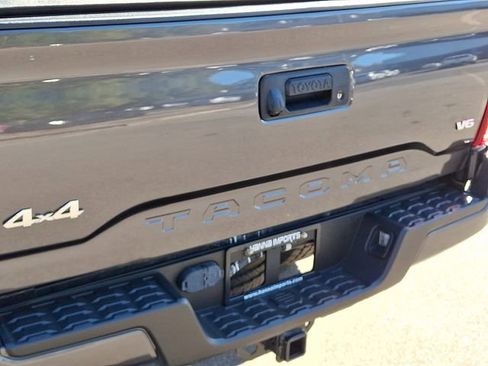 Used 2022 Toyota Tacoma SR image 35
