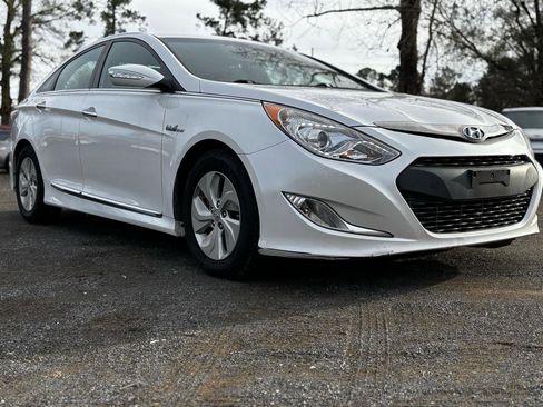 Used 2014 Hyundai Sonata Hybrid image 1