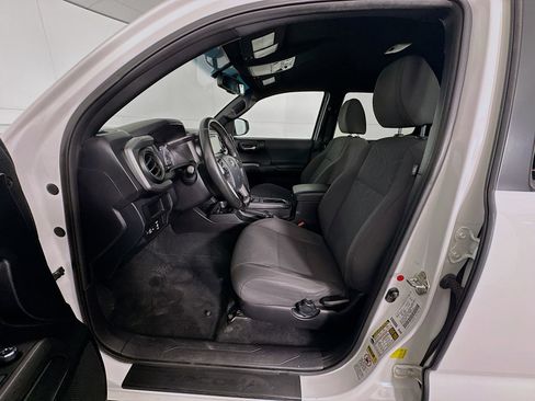 Used 2016 Toyota Tacoma TRD Sport w/ Towing Package AWD/4WD image 13