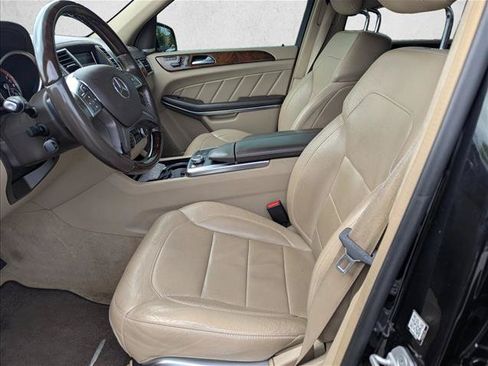 Used 2016 Mercedes-Benz GL 550 4MATIC image 24