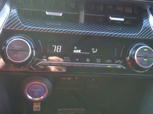 Used 2022 Toyota Venza XLE image 13