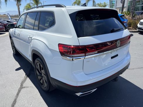 Used 2024 Volkswagen Atlas SE FWD image 8