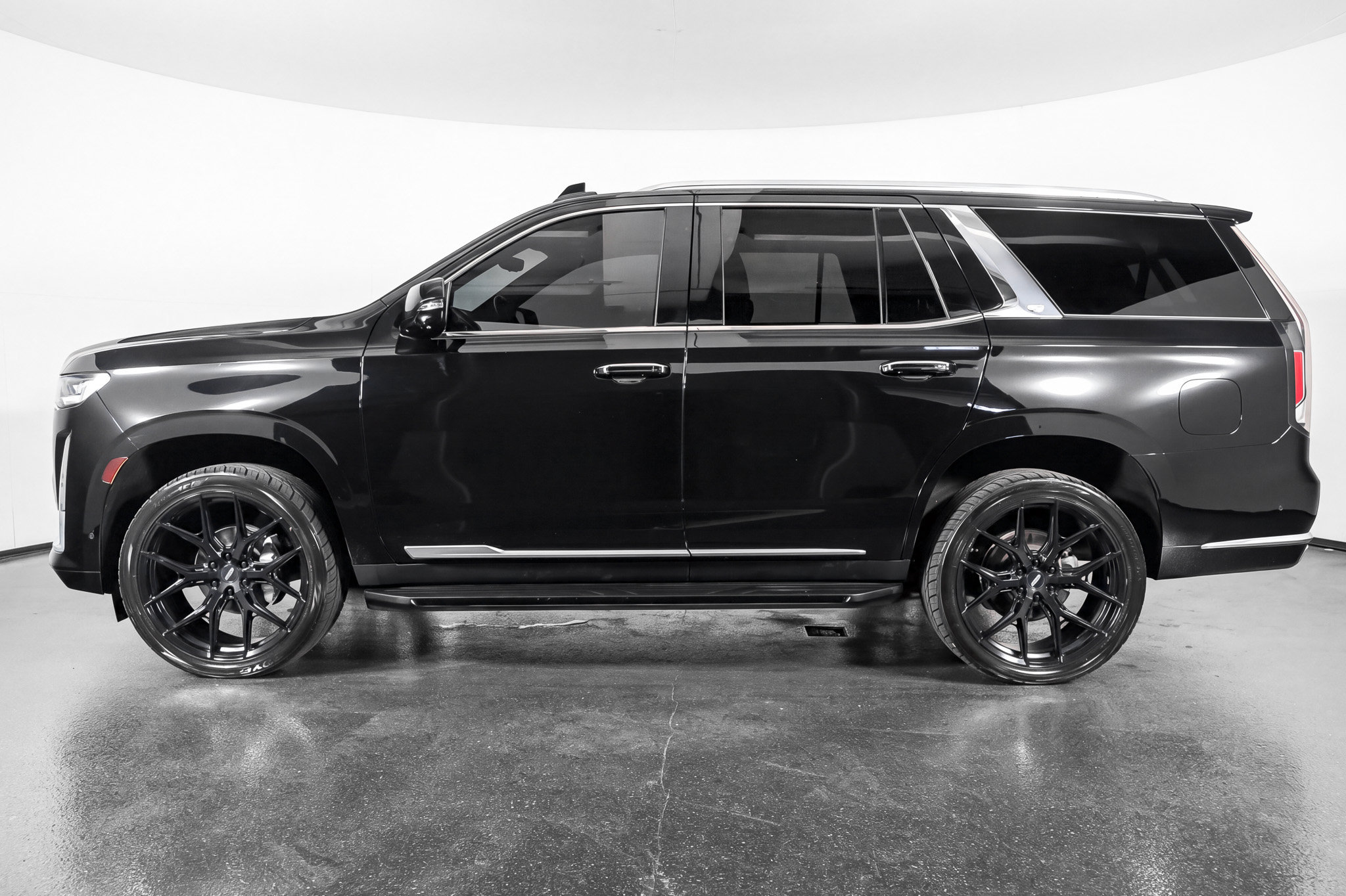 Used 2021 Cadillac Escalade Premium Luxury w/ LPO, Radiant Package AWD/4WD image 13