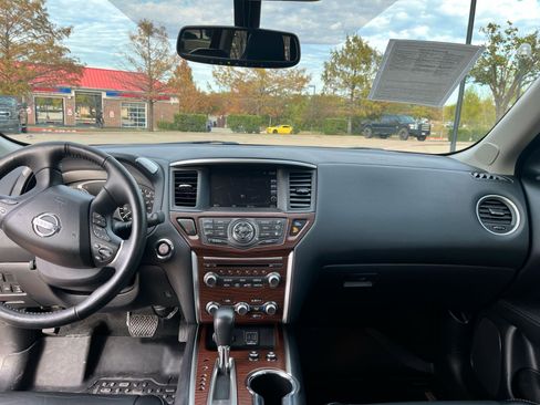 Used 2020 Nissan Pathfinder Platinum image 22