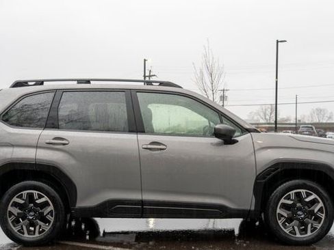 Used 2025 Subaru Forester Premium AWD/4WD image 5