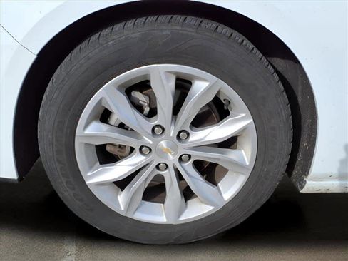 Used 2024 Chevrolet Malibu LT image 3