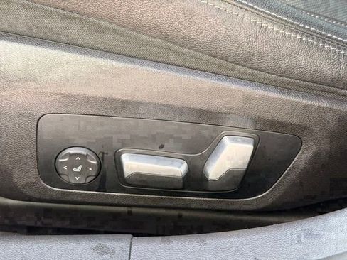 Used 2023 BMW 330i xDrive 330i xDrive w/ Premium Package image 18