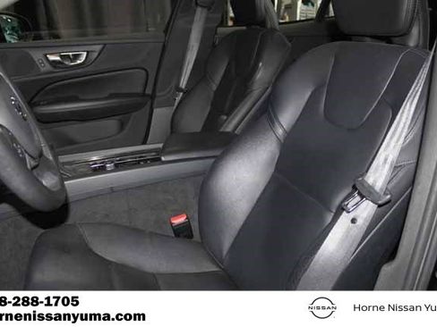 Used 2019 Volvo S60 T5 Momentum w/ Premium Package image 4